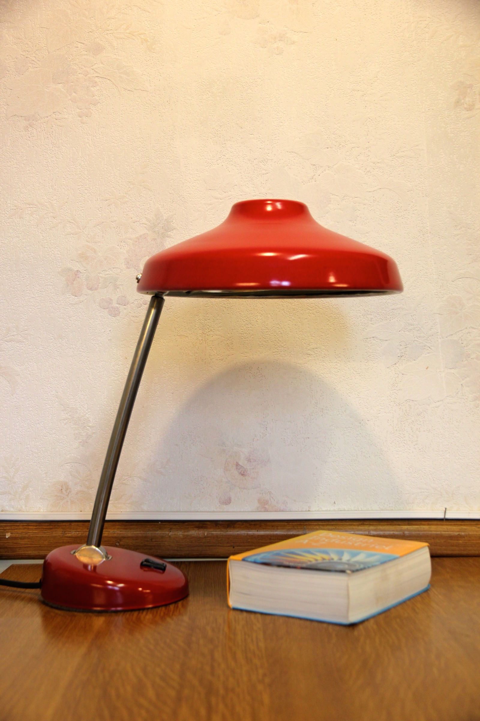 Carmine red saucer/UFO articulated years 50/60 desk lamp