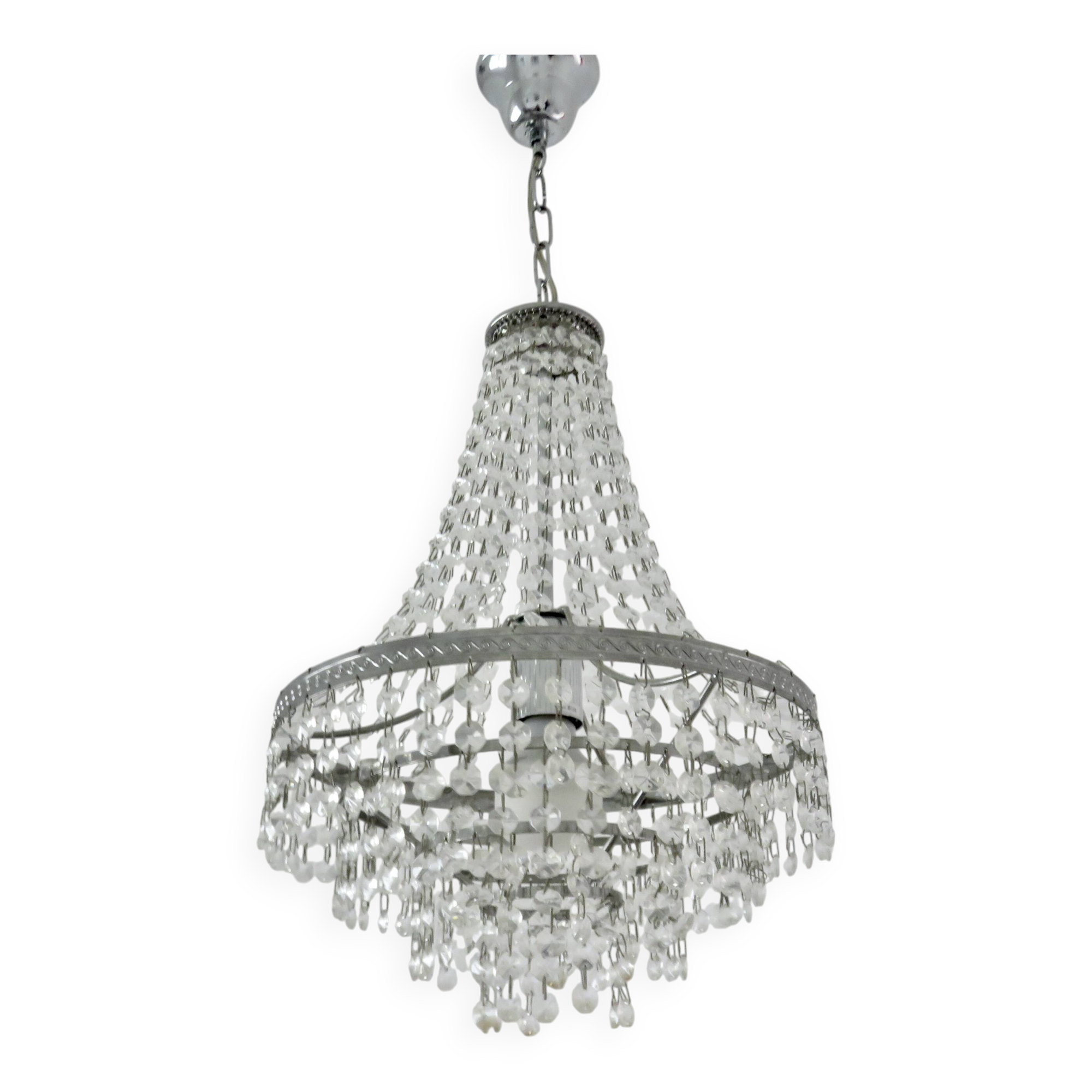 Balloon chandelier with pendants