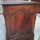 Renaissance-style chest in carved walnut from the 19th century.