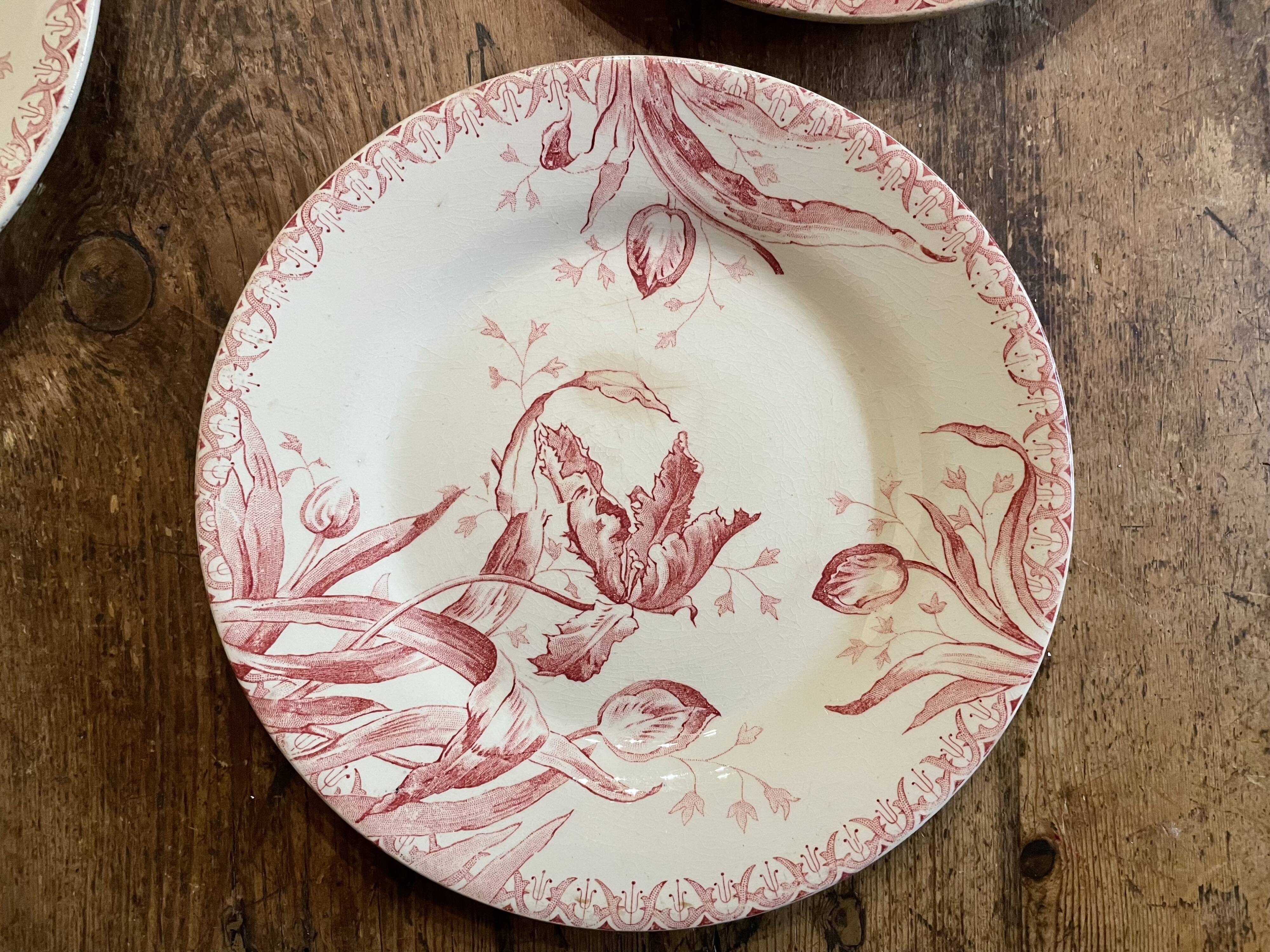 3 plates Terre de Fer Gien model "Tulips"
