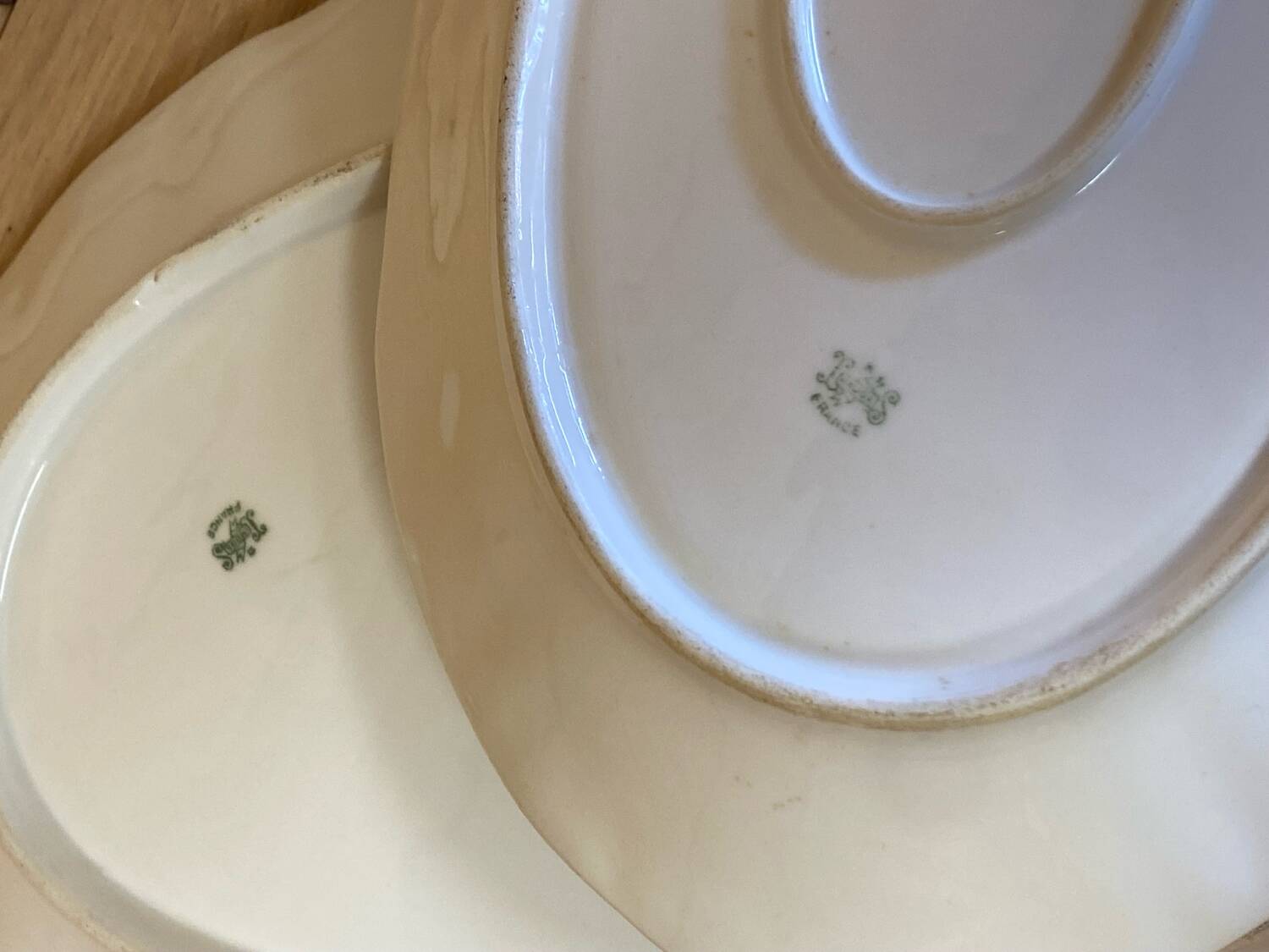 2 porcelain dishes