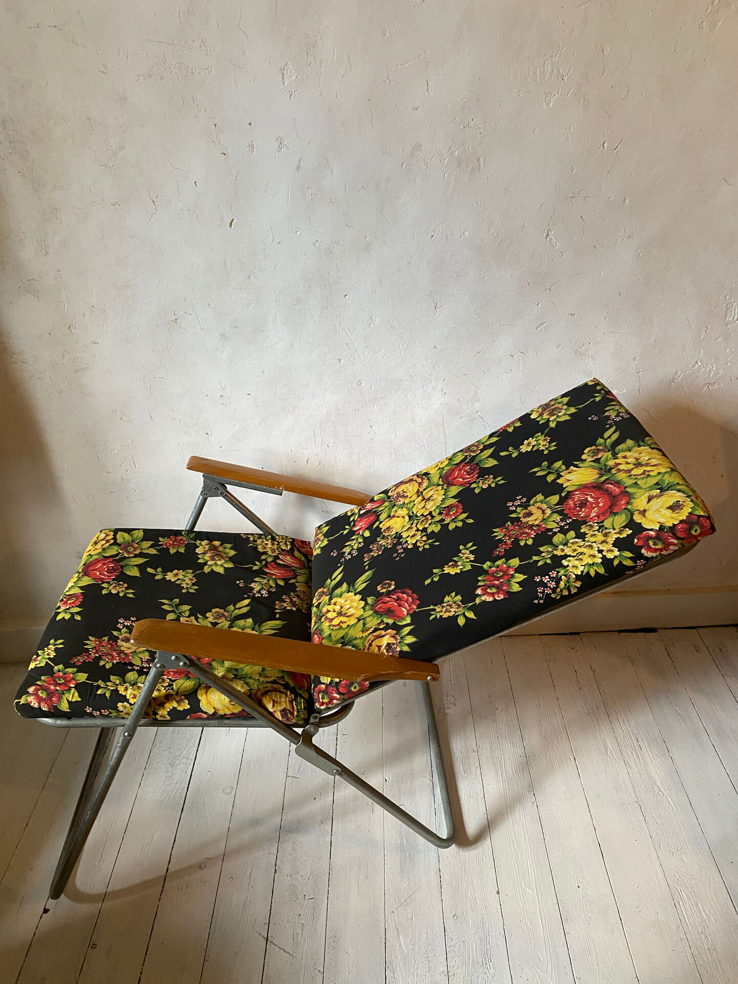 Vintage folding deckchair