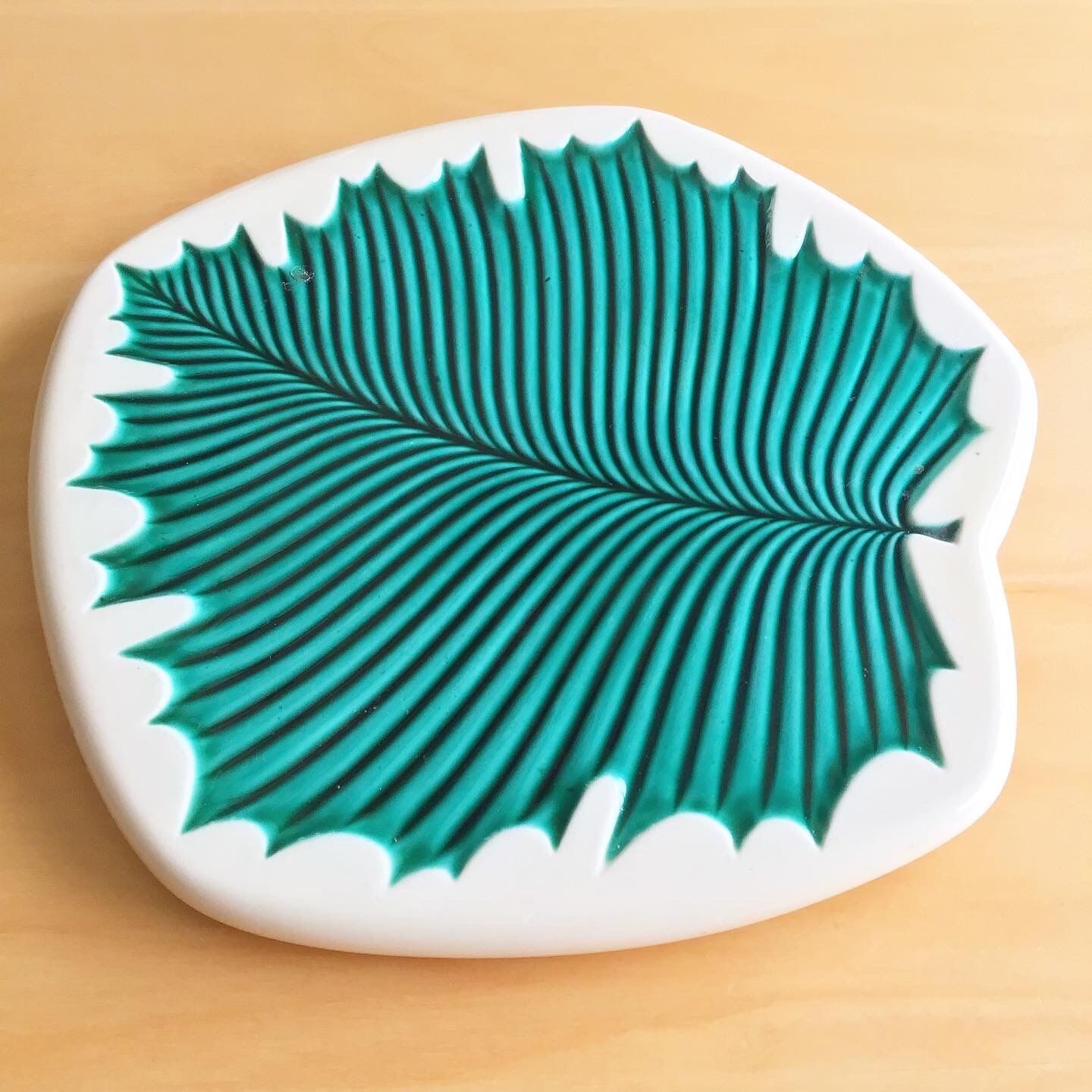 Plat en céramique feuille verte Verceram vintage