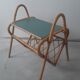 Porte revue en rotin vintage