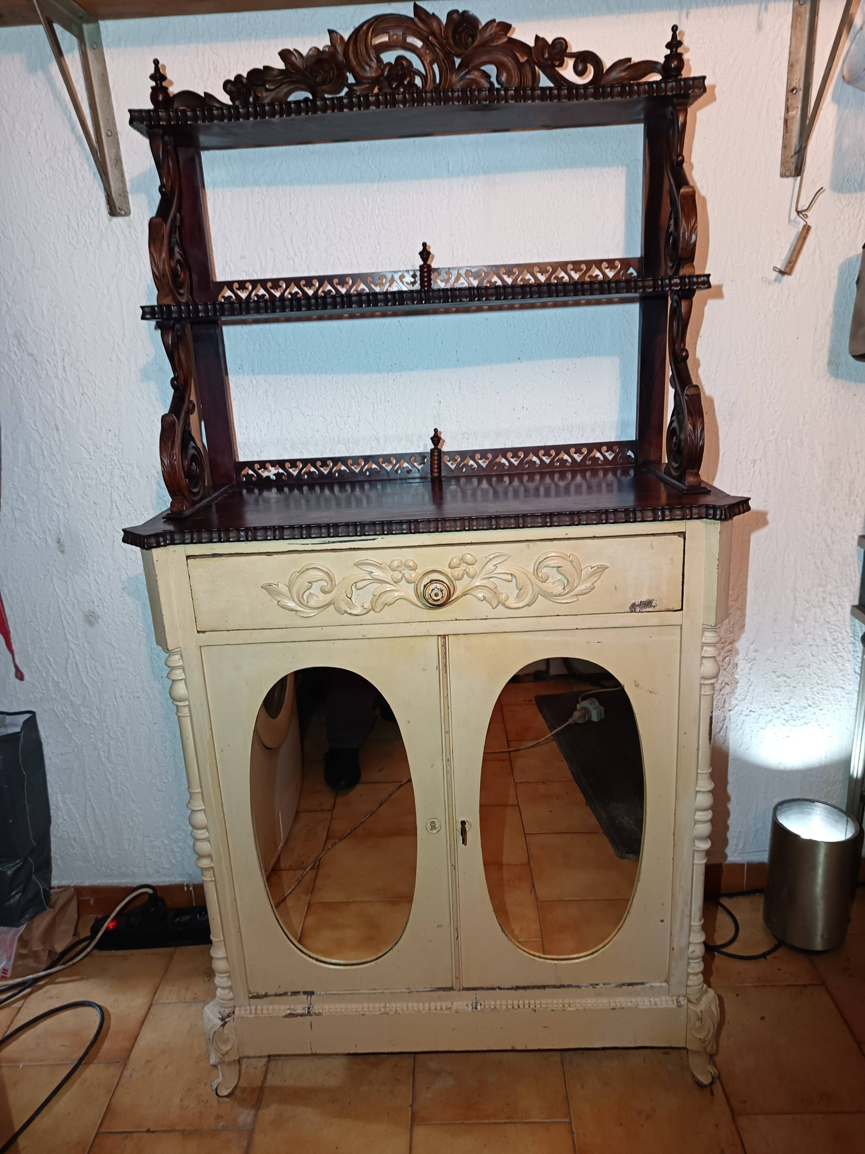 Mahogany sideboard "Napoleon III / Victorian style" from the Baroque period.