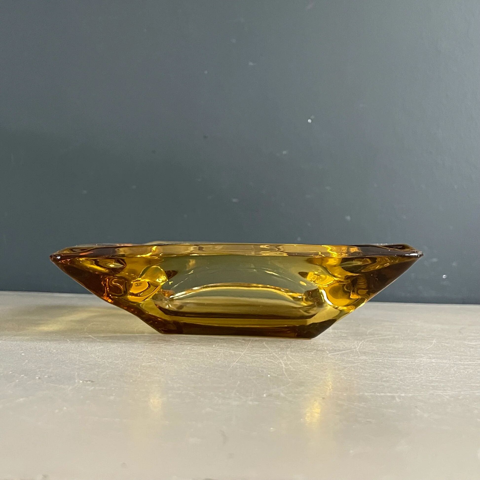 Cendrier vintage en verre jaune