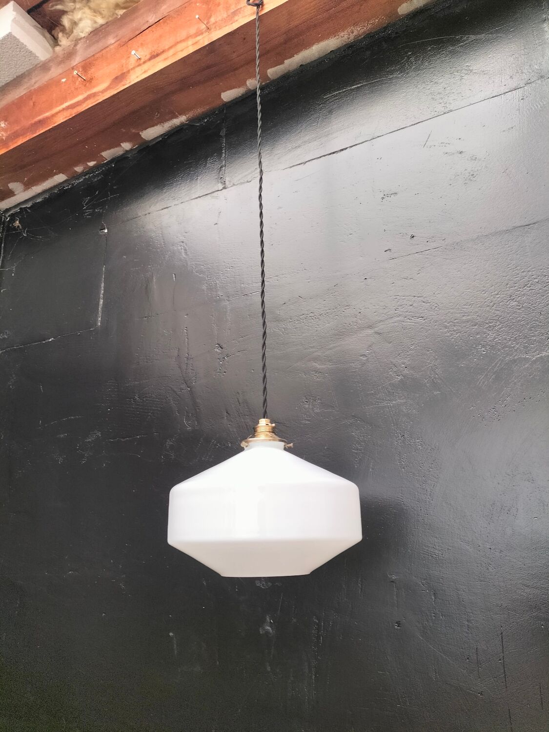Opaline suspension