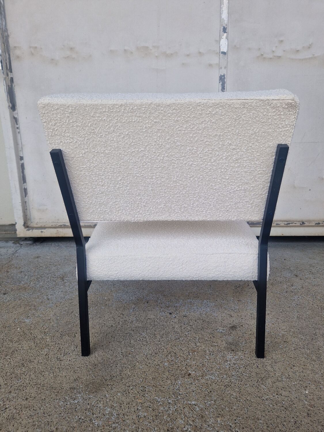 Paire de Fauteuils Fireside en métal et tissus bouclette par Pierre Guariche pour Airborne, 1960