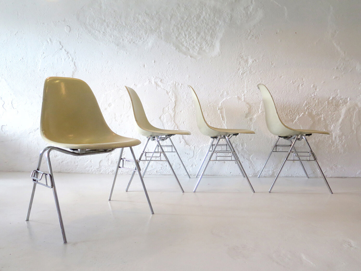 Set of 4 DCW fiber glass chairs