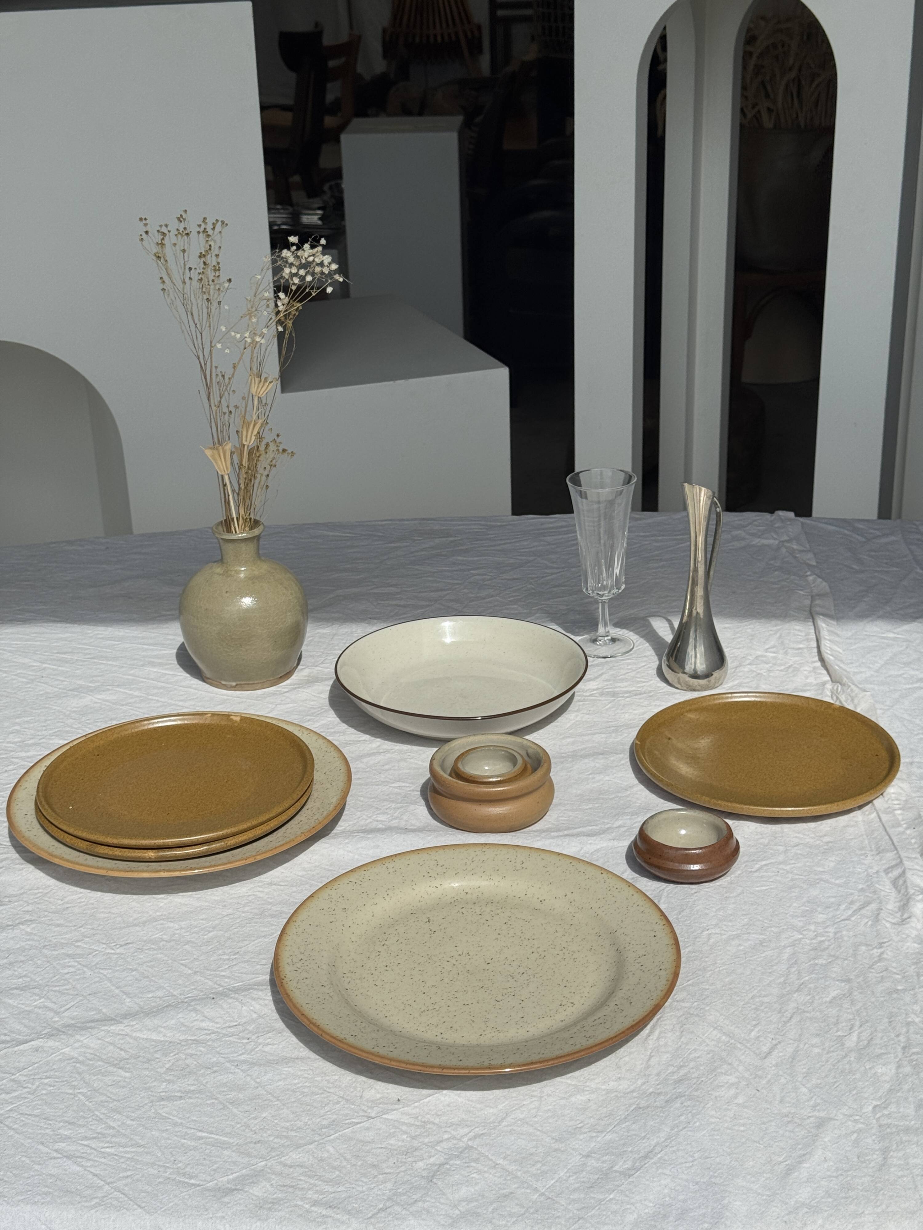 A genuine natural stoneware deep plate D20.5