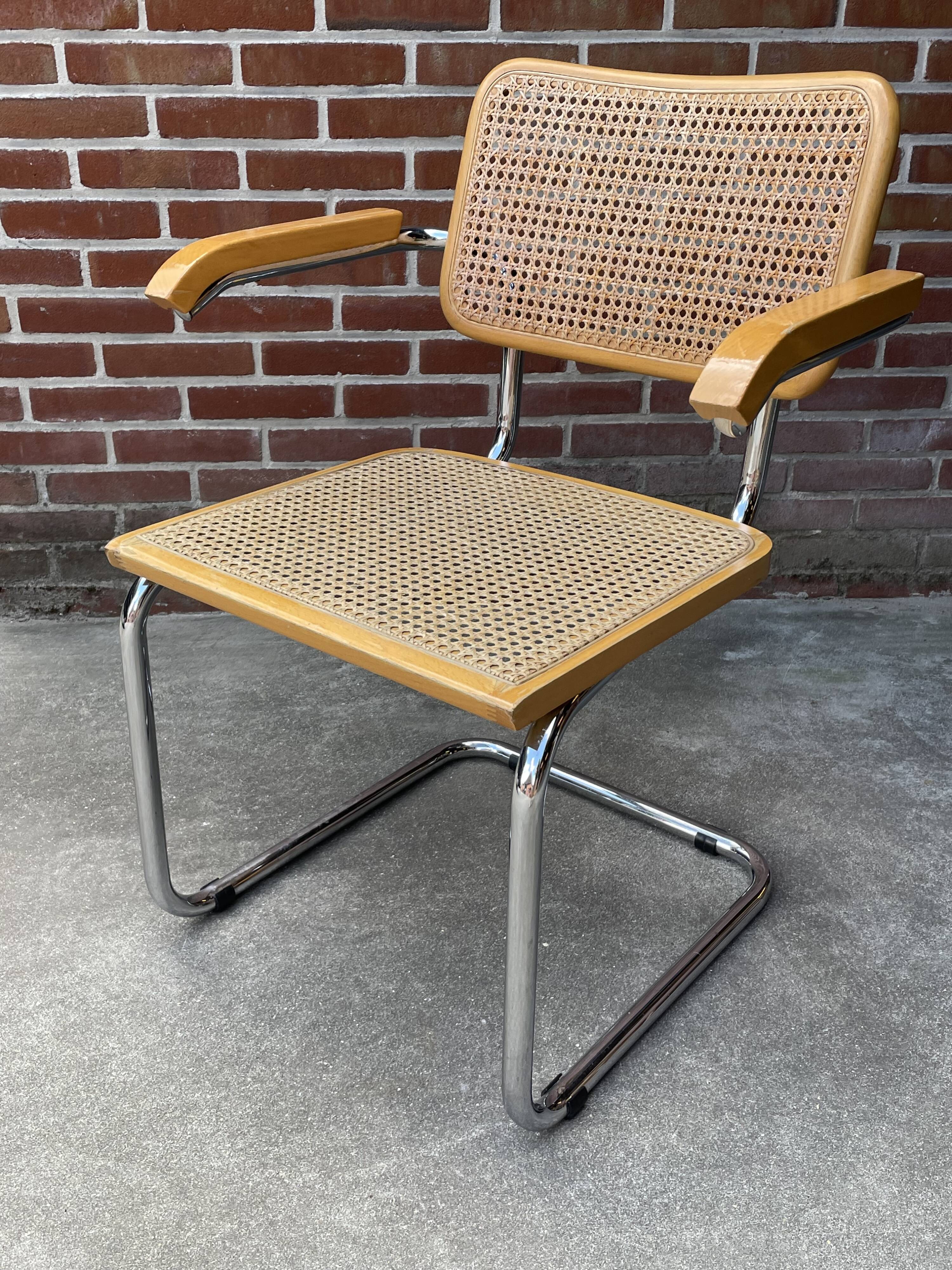 Cesca chair B64 with armrests by Marcel Breuer Design