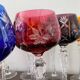 Série de 10 verres anciens multicolores en cristal ciselé