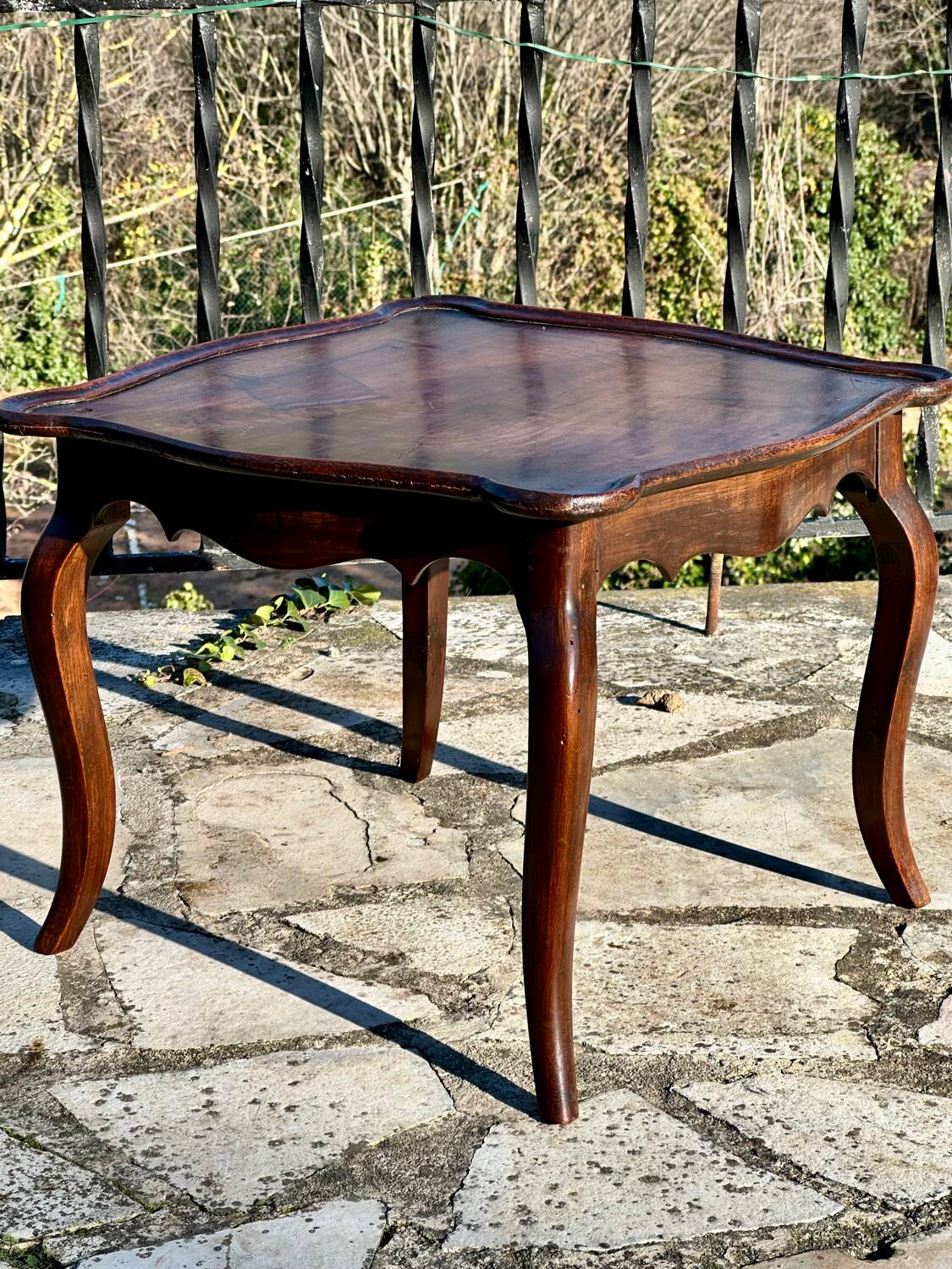Walnut coffee table in Louis XV style, 19th century.