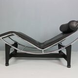 Chaise longue LC4 en cuir noir par Le Corbusier pour Cassina, années 1980