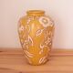 Vase émaux jaune décor fleurs blanc
