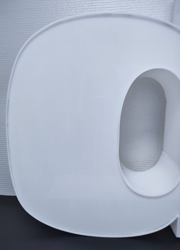 Lampe lettre d'enseigne ''D'' plexiglas années 80