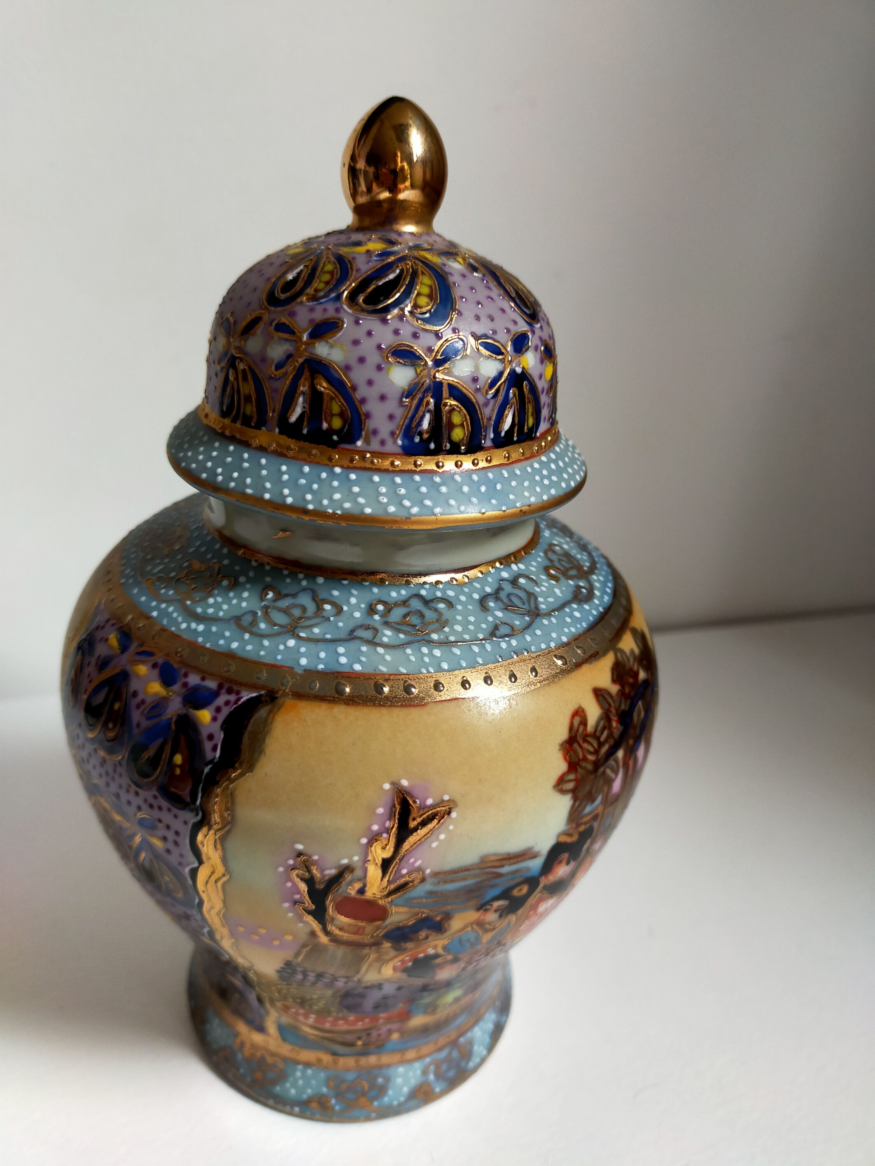 Vase or ginger or spice jar with handmade Satsuma lid