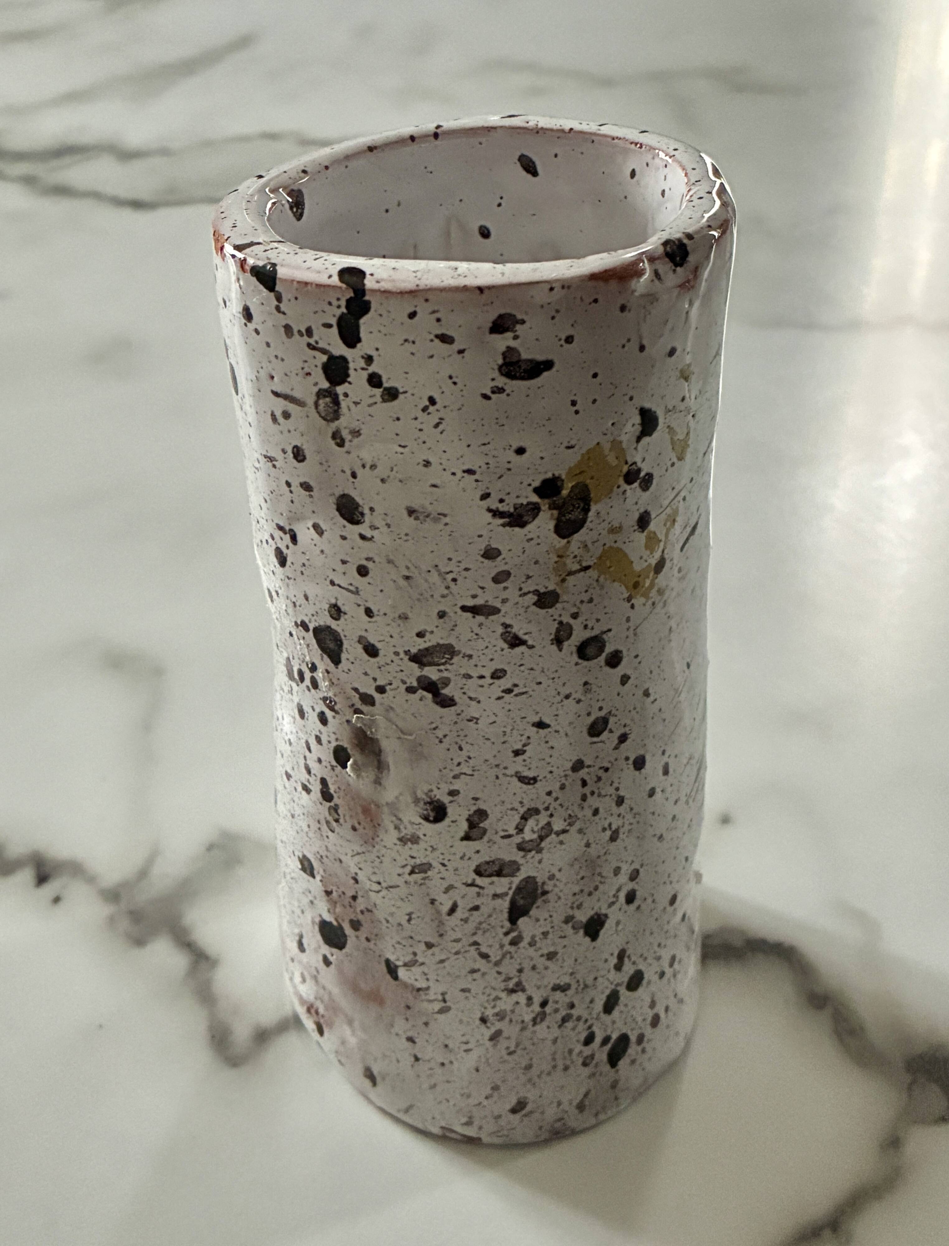Vase cylindre terre cuite tachetée