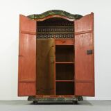 Armoire de mariée peinte à l'art populaire