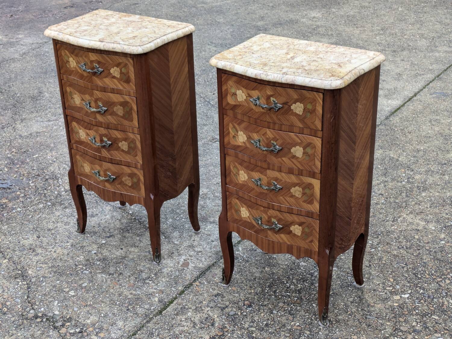Pair of bedside tables / chest of drawers Vintage Louis XV style chest of drawers