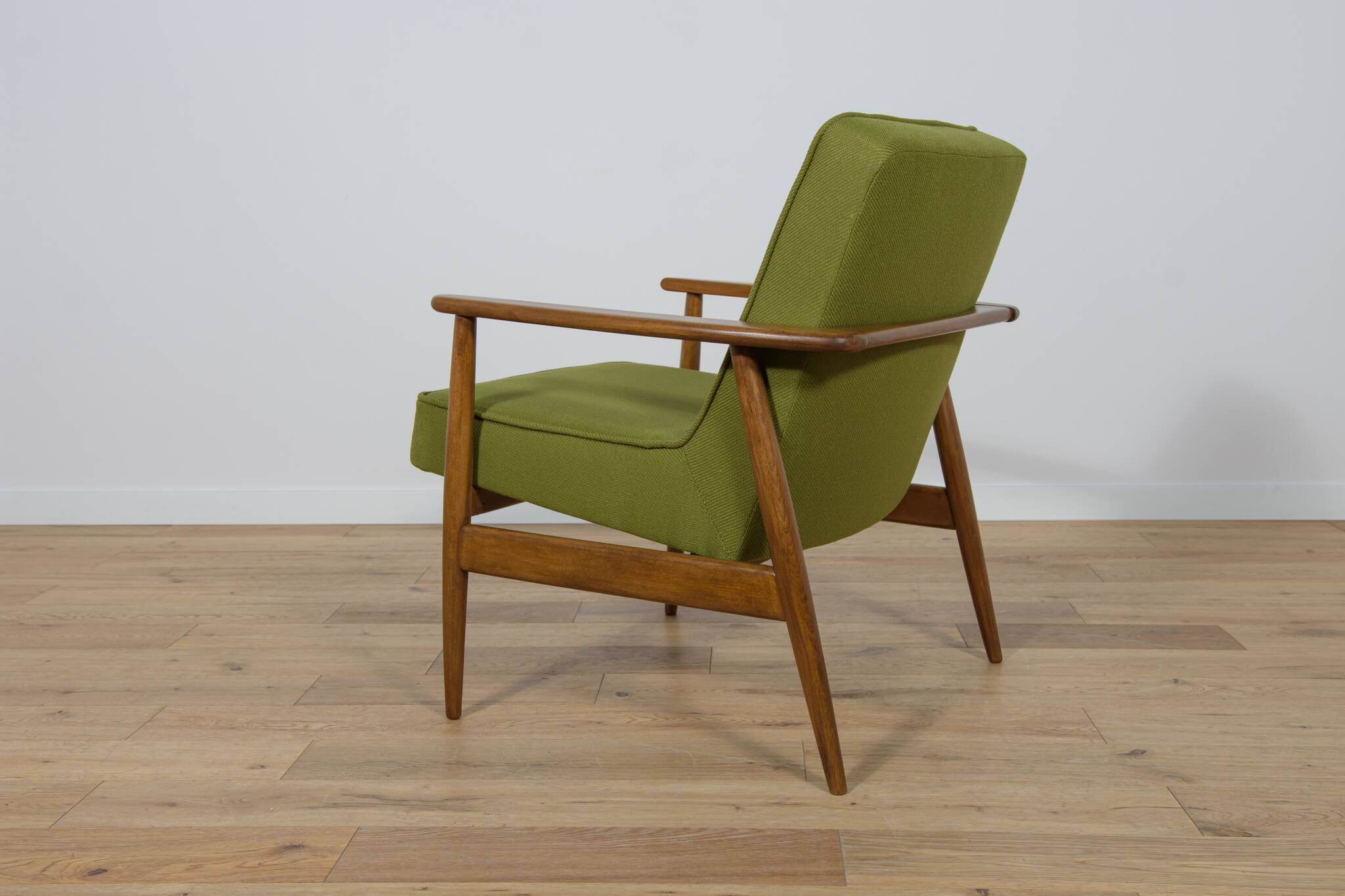 Model 300-192 Armchair by Juliusz Kedziorek from Goscinska Furniture Factory, 1970s