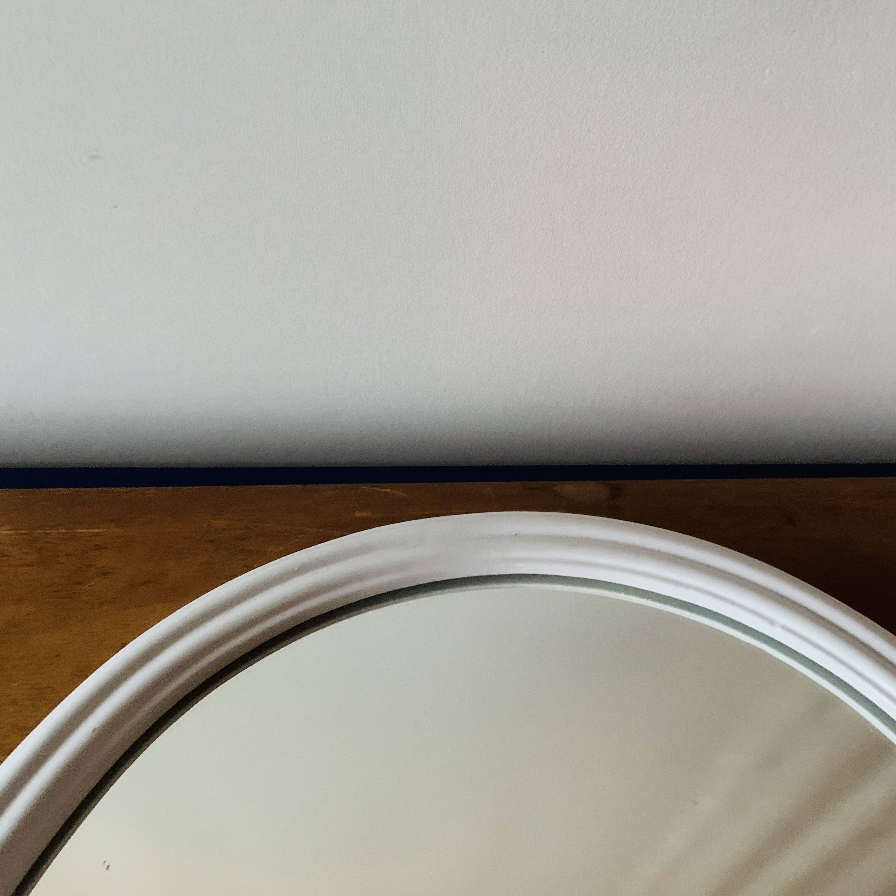 Oval mirror in vintage enameled white cast iron