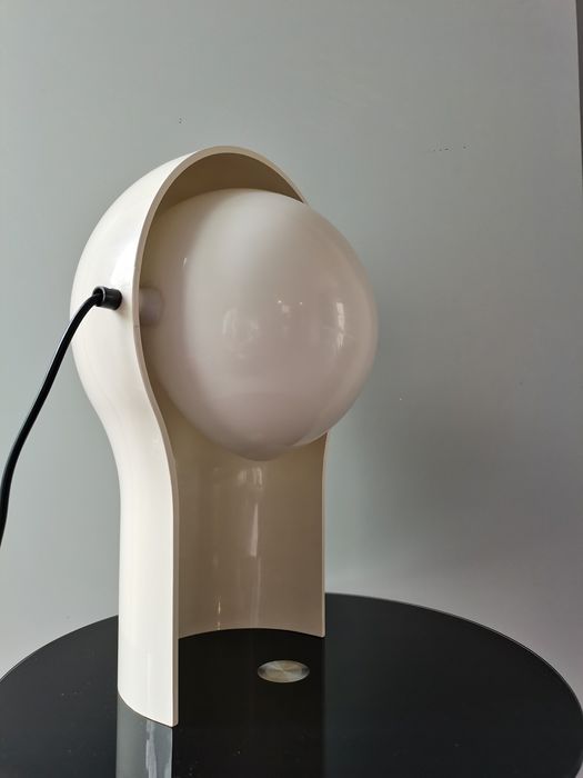 Italian table lamp "Telegono" by Vico Magistretti for Artemide