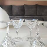 Lot 4 x White wine glasses with flared necks. Crisscross/water drop patterns..