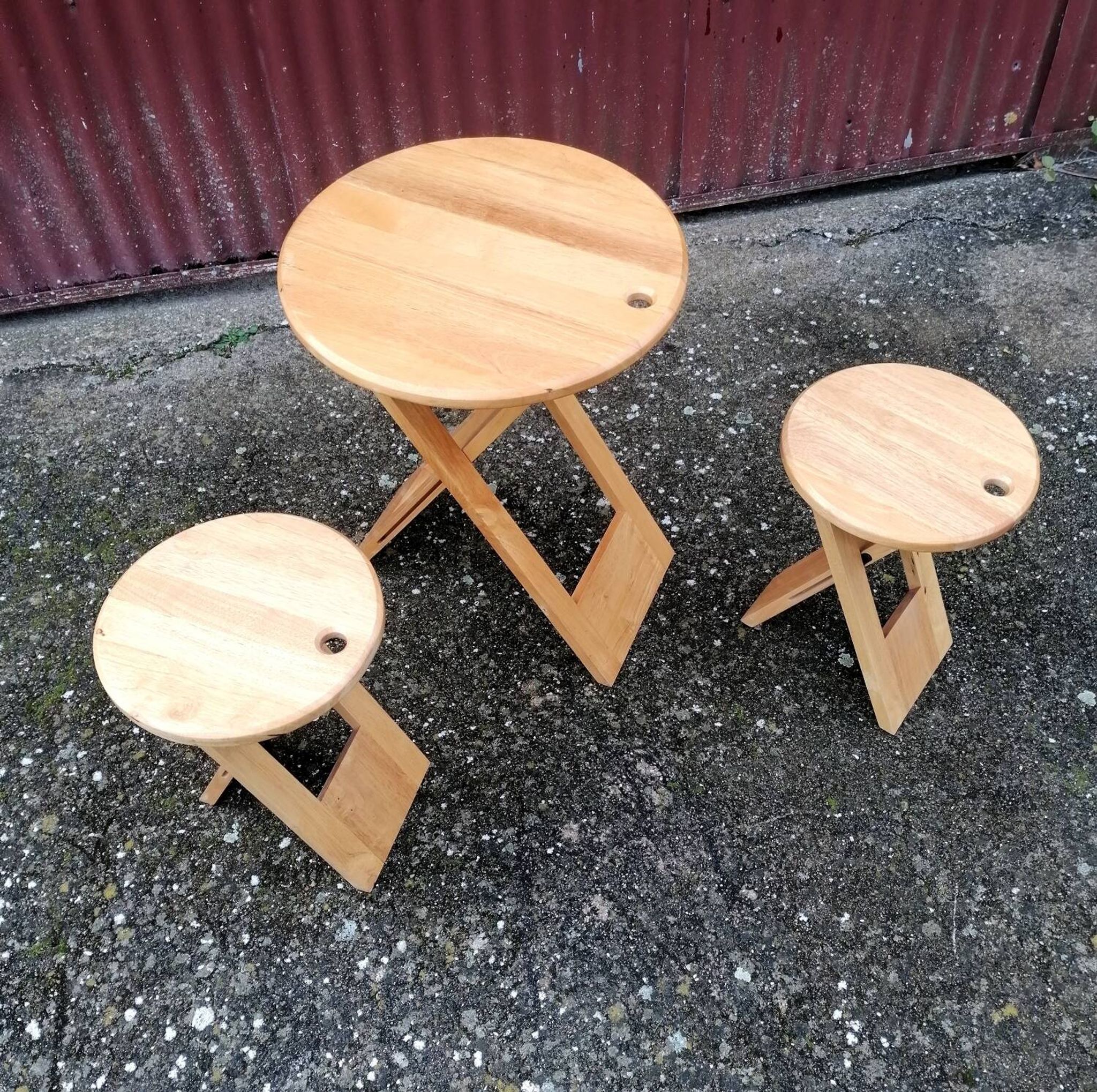Lot table and folding stools Suzy by Adrian Reed.