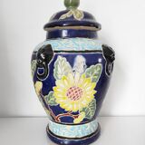 Vase chinois couvert décor de fleurs