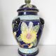 Vase chinois couvert décor de fleurs