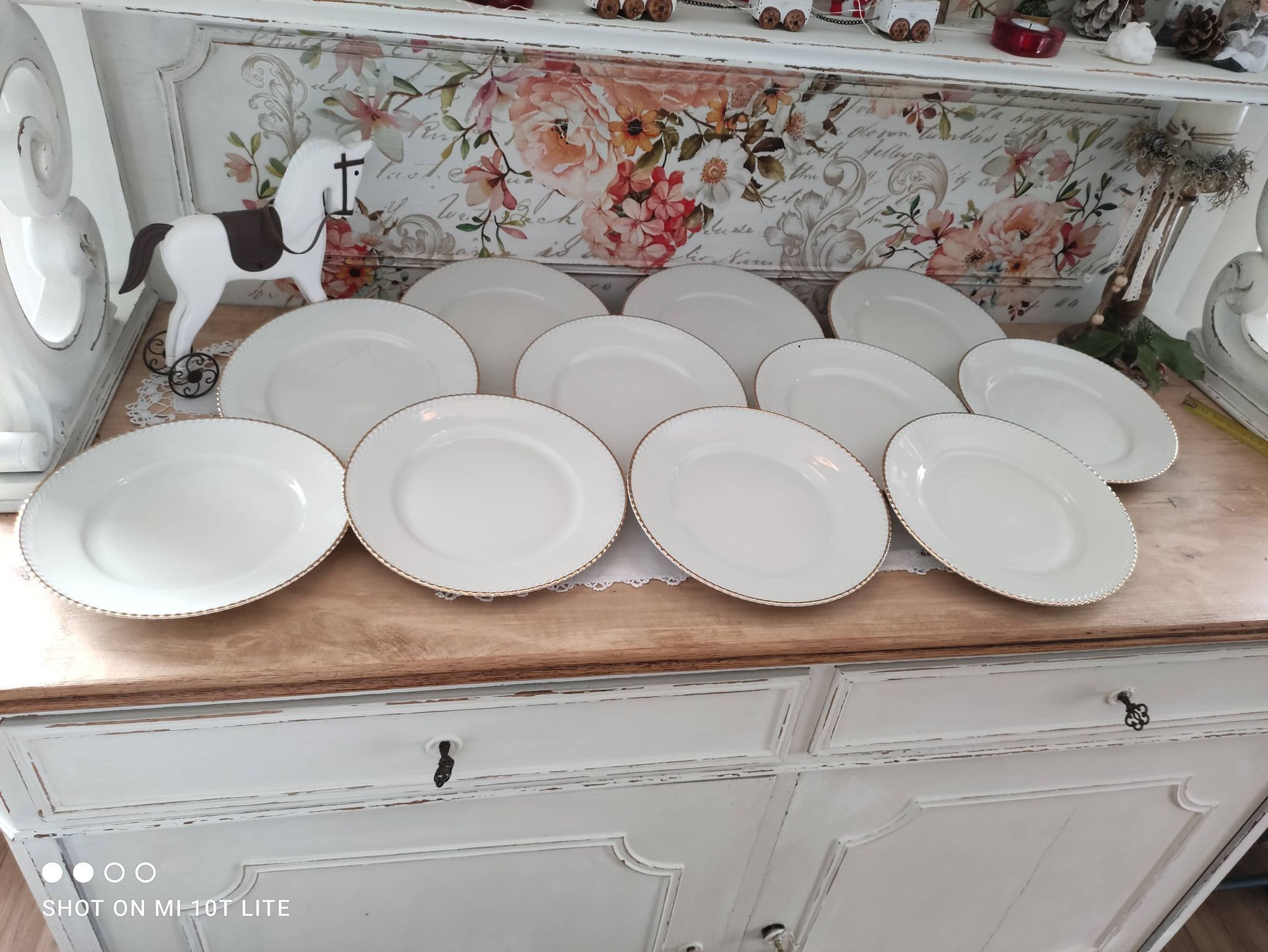 Set of 11 flat plates in porcelain Bavaria beige bordered gold model Jutta