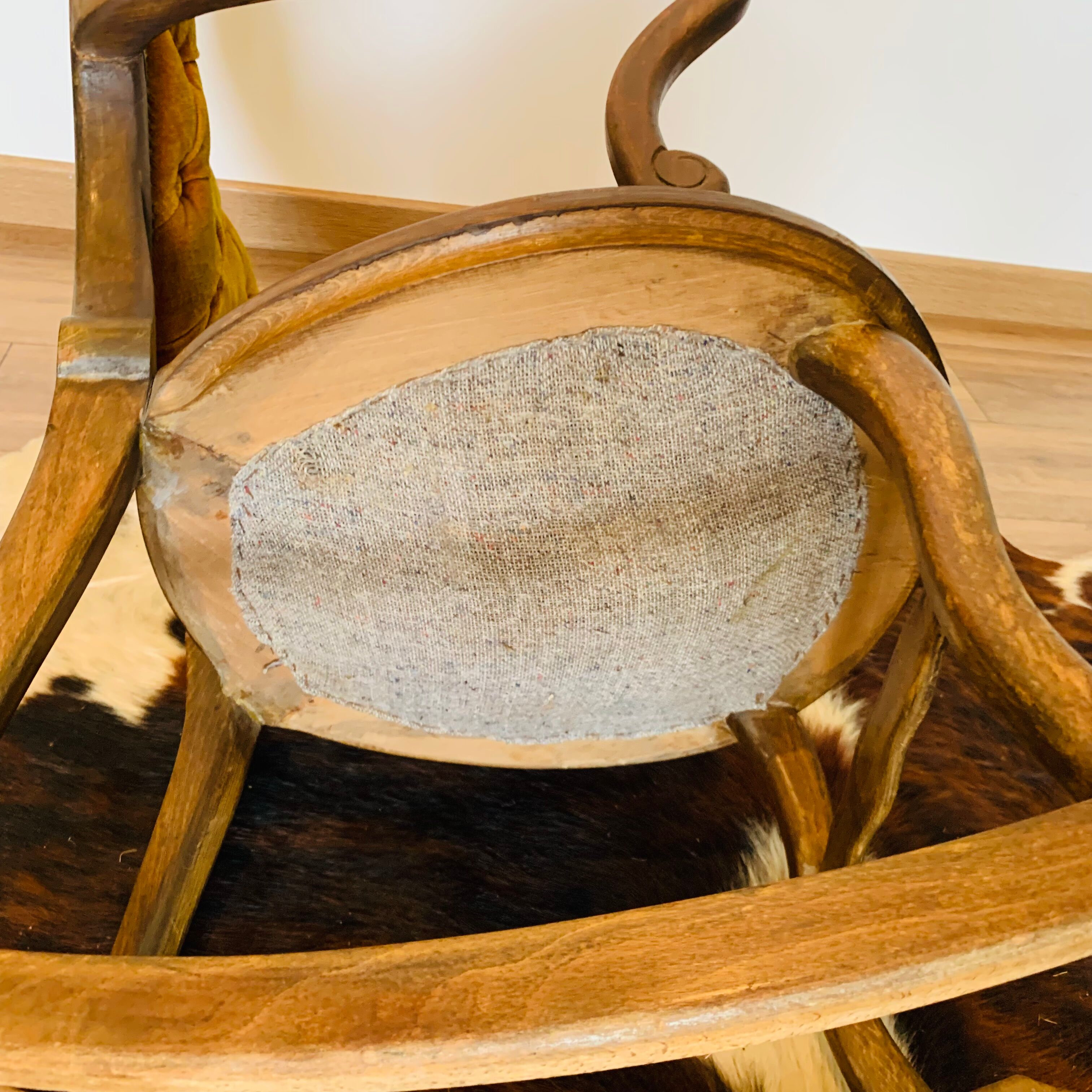 Rocking chair back medallion