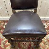 Suite de 4 chaises de style Louis XIII en cuir