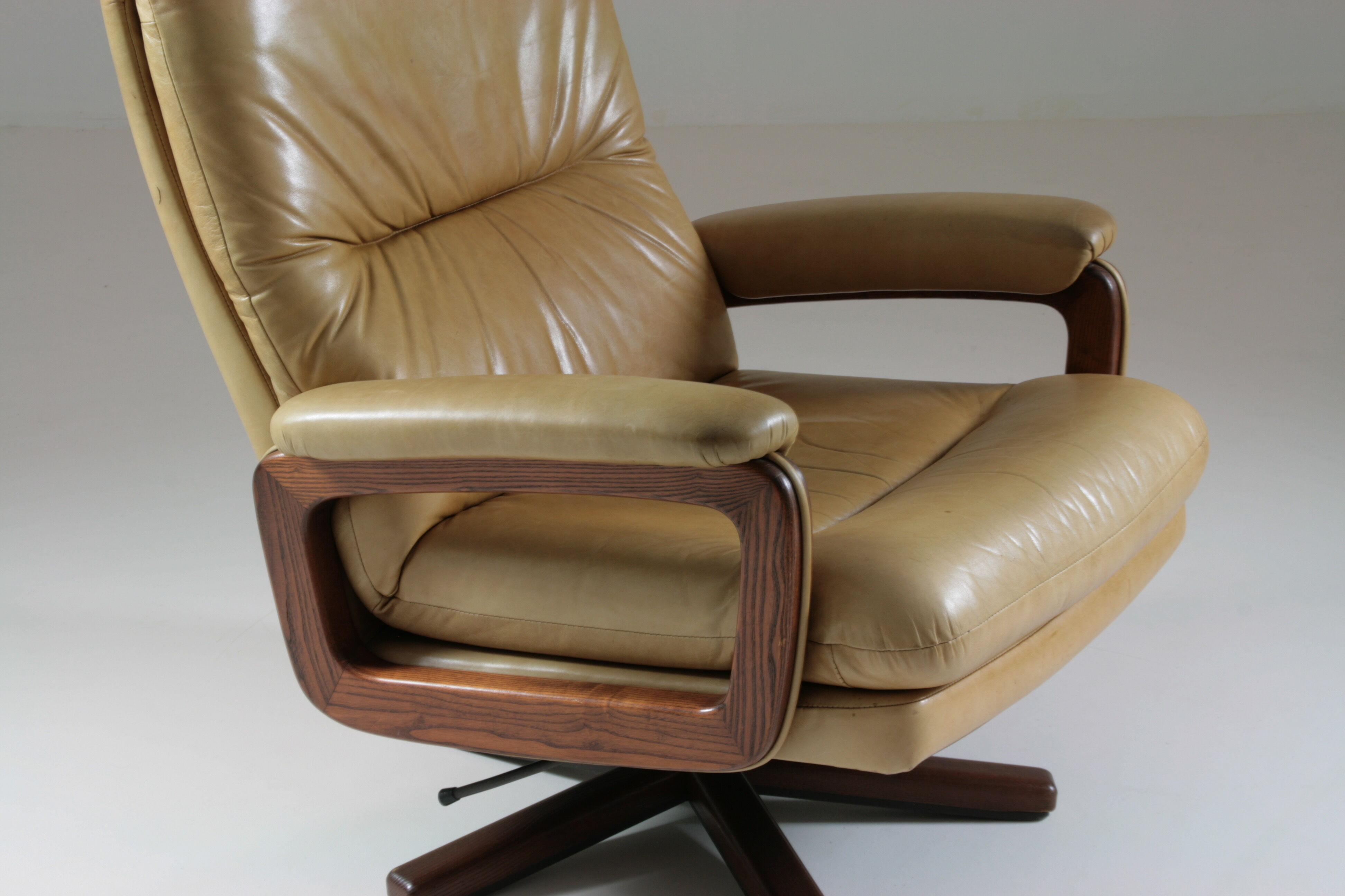 Leather lounge chair by André Vandenbeuck