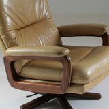 Leather lounge chair by André Vandenbeuck
