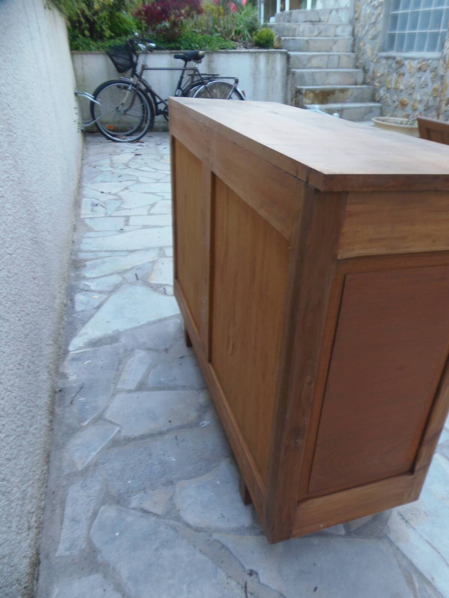 Vintage wooden buffet with a waxed finish, 2 sliding doors.