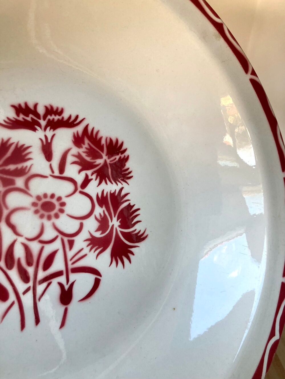 Vintage retro Lunéville dish, Annecy model, red flowers