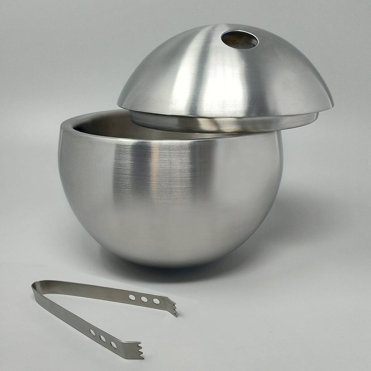 1970s Gorgeous "Bowling" Cocktail Shaker With Ice Bucket Tauma by Guzzini.