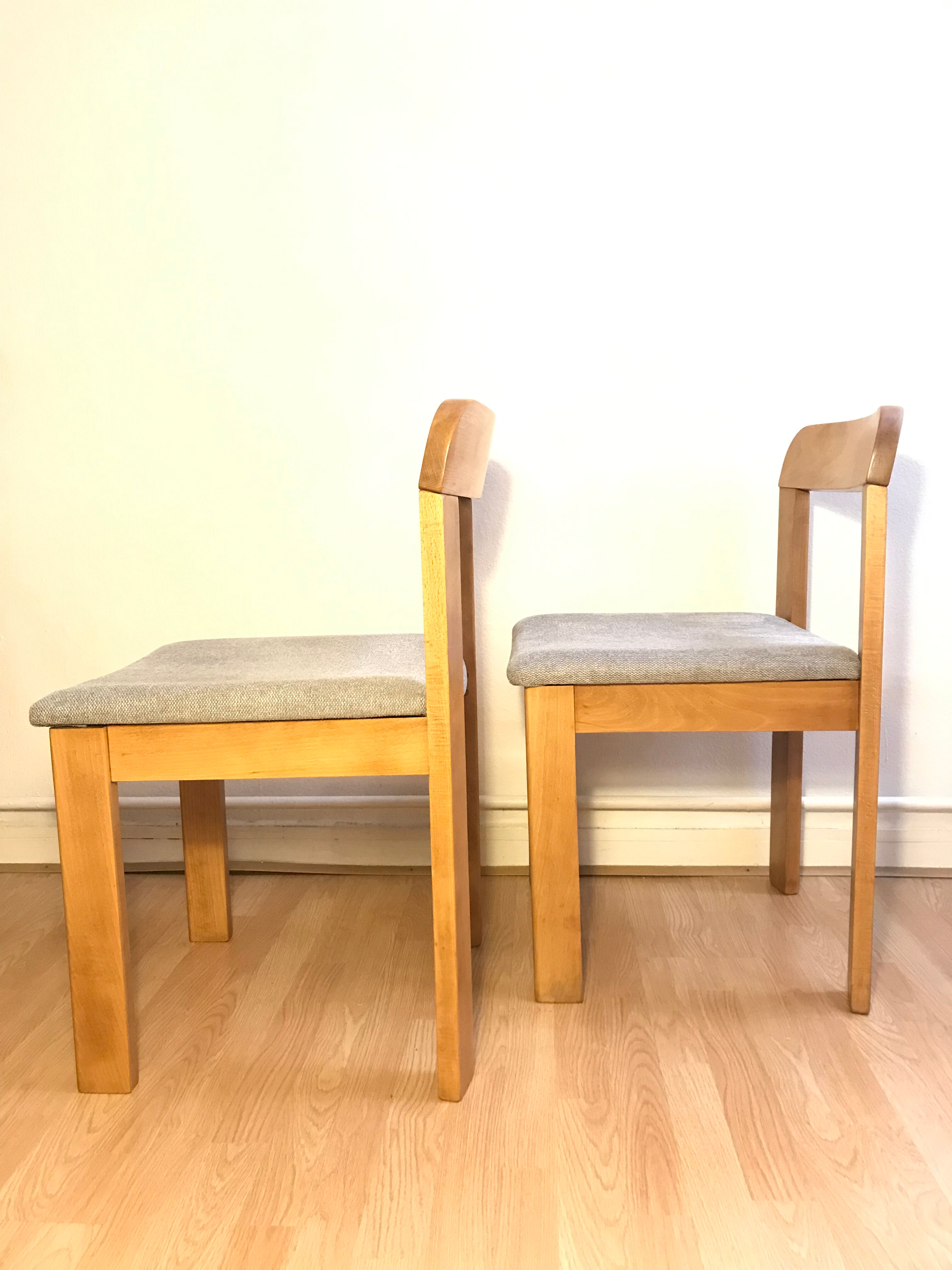 Pair of chairs in beech 60s / 70s