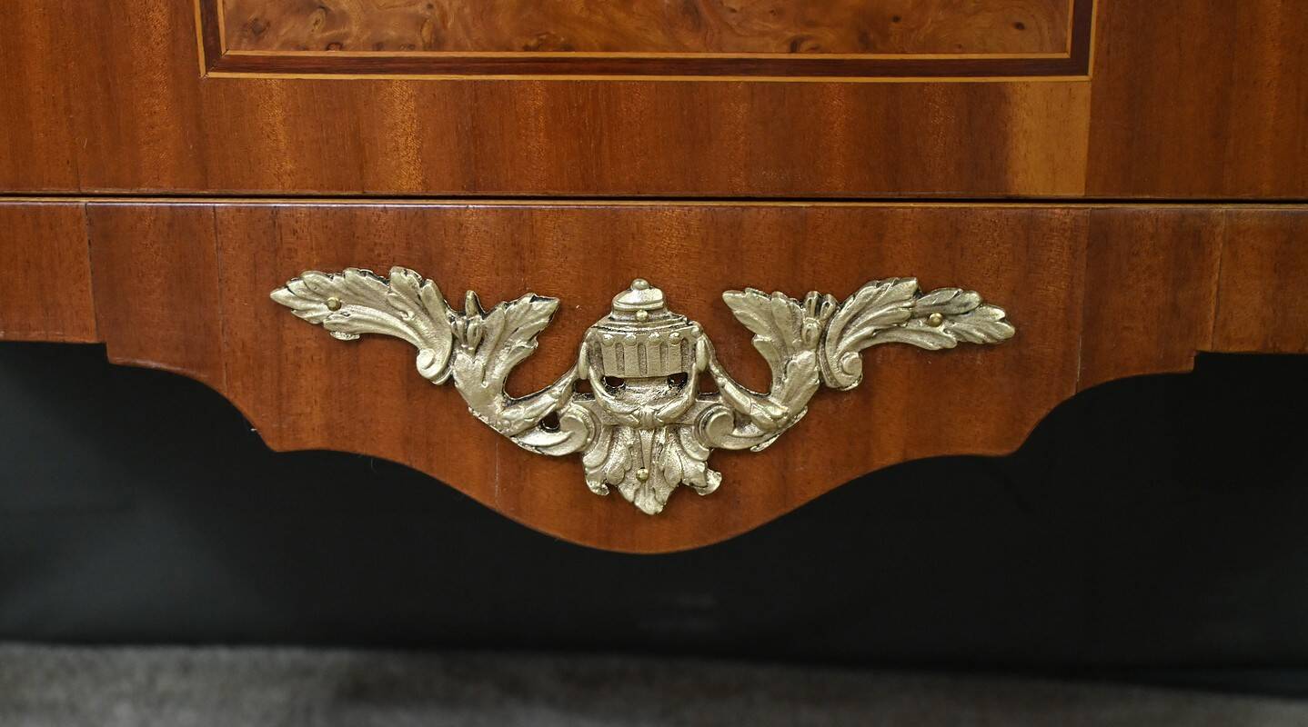 Commode sauteuse en marqueterie, style Louis XVI – milieu XXe