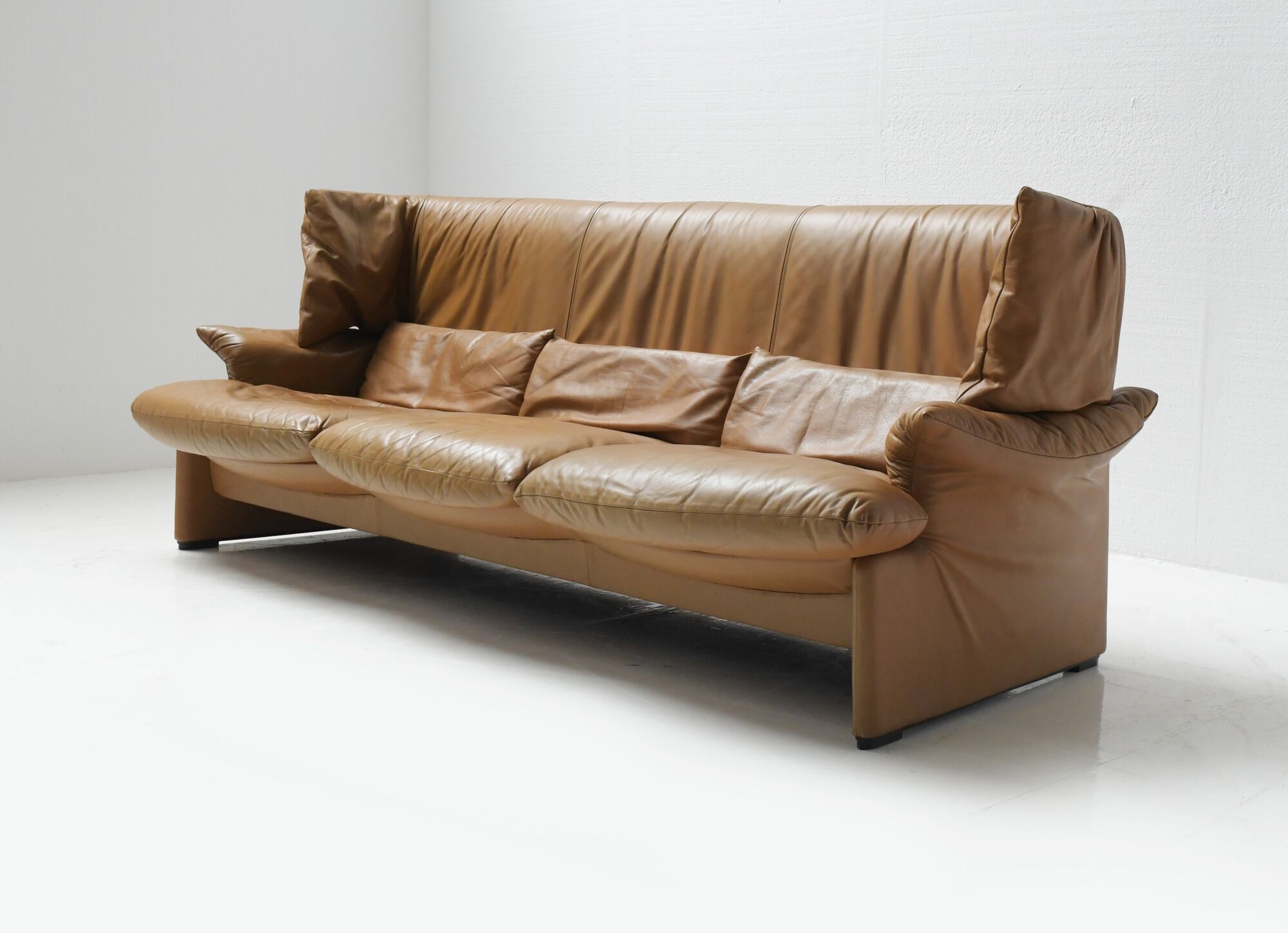 Portovenere sofa in original leather by Vico Magistretti for Cassina