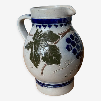 Sandstone pitcher of Alsace