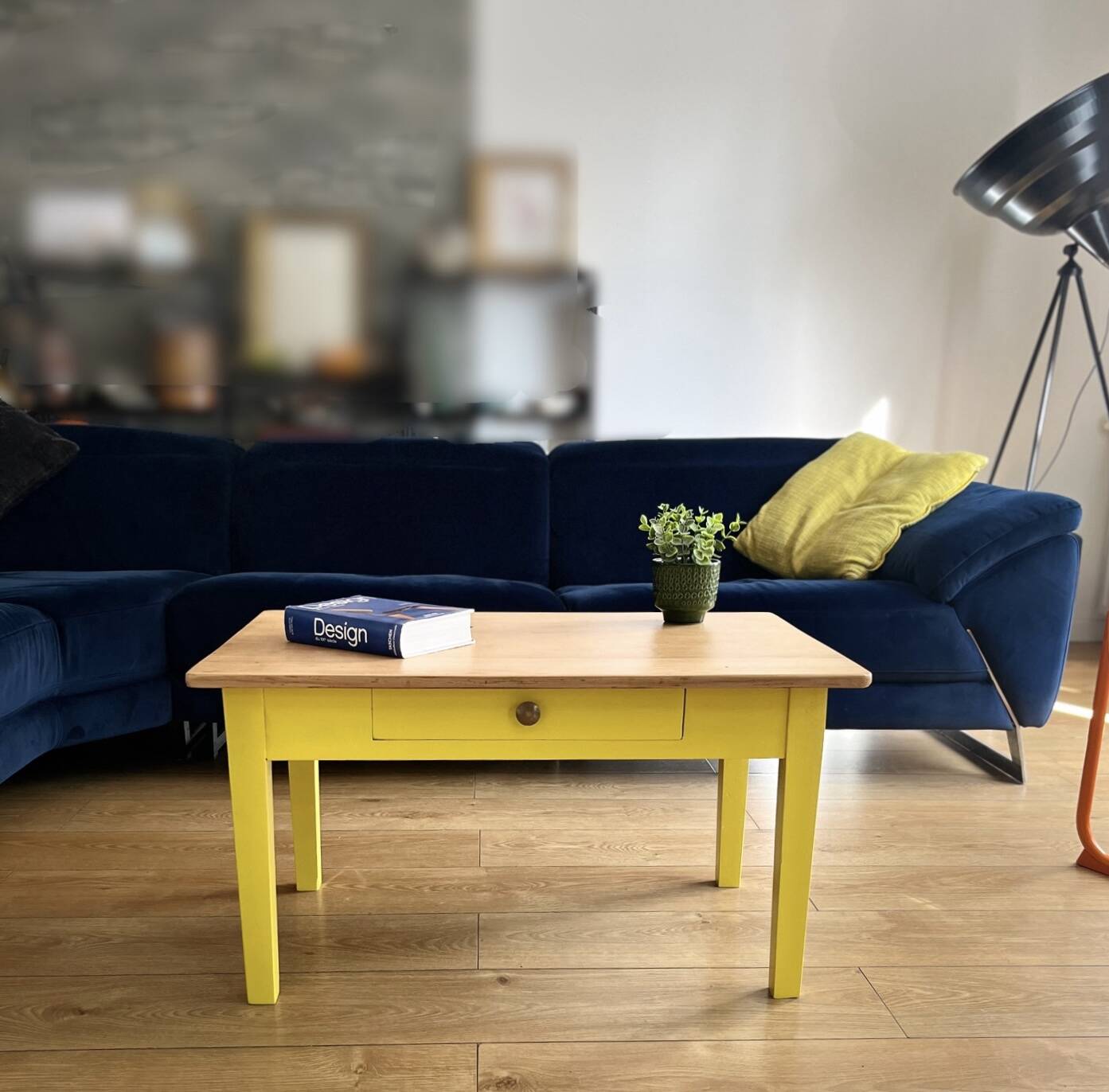 Wooden coffee table relooked in yellow