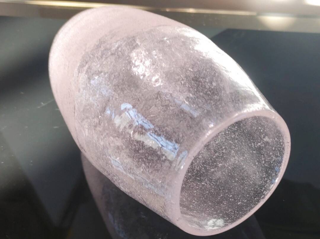 Artisanal vase in pink/transparent bubbled glass