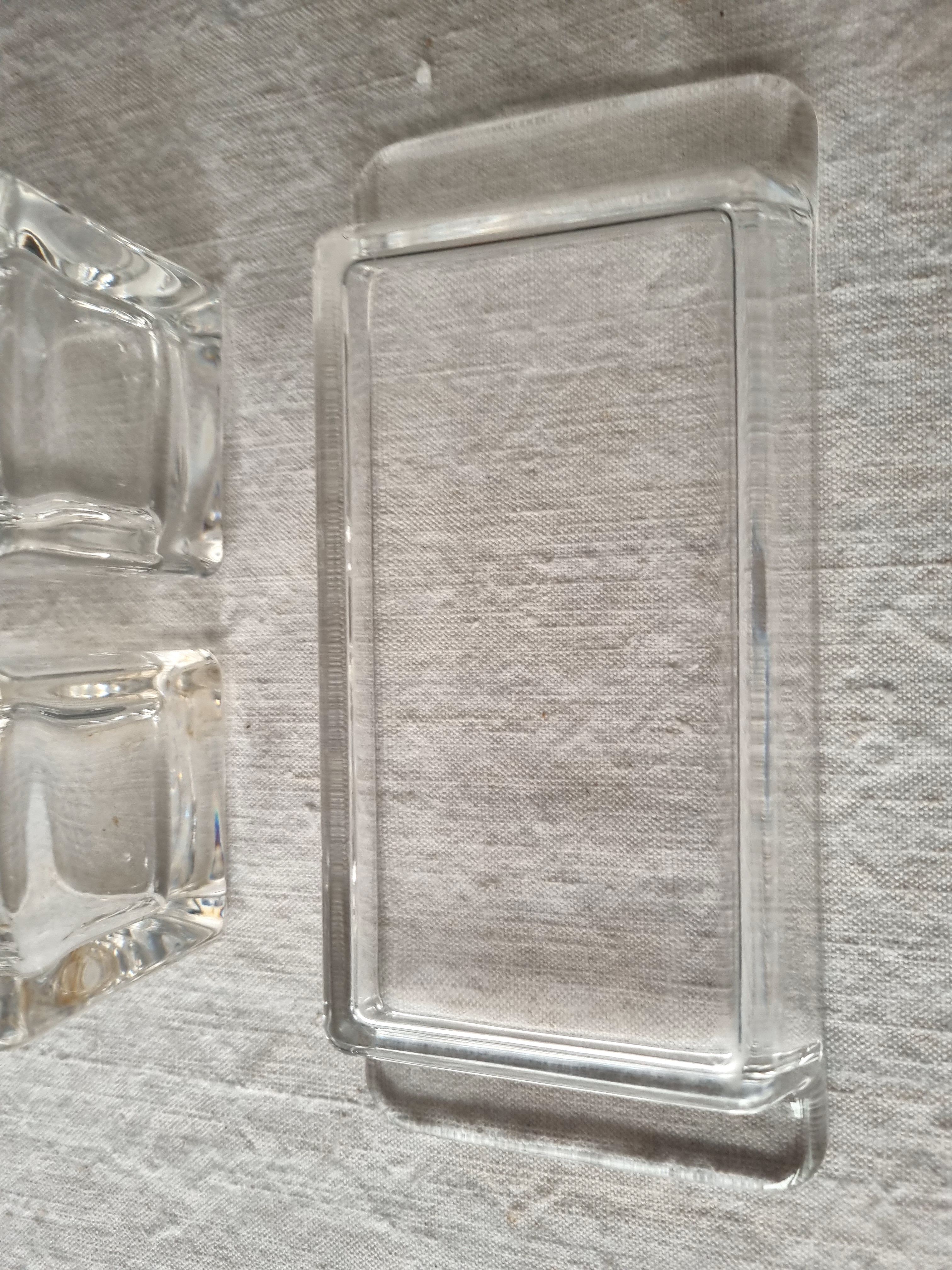 Servant with vinegar and oil