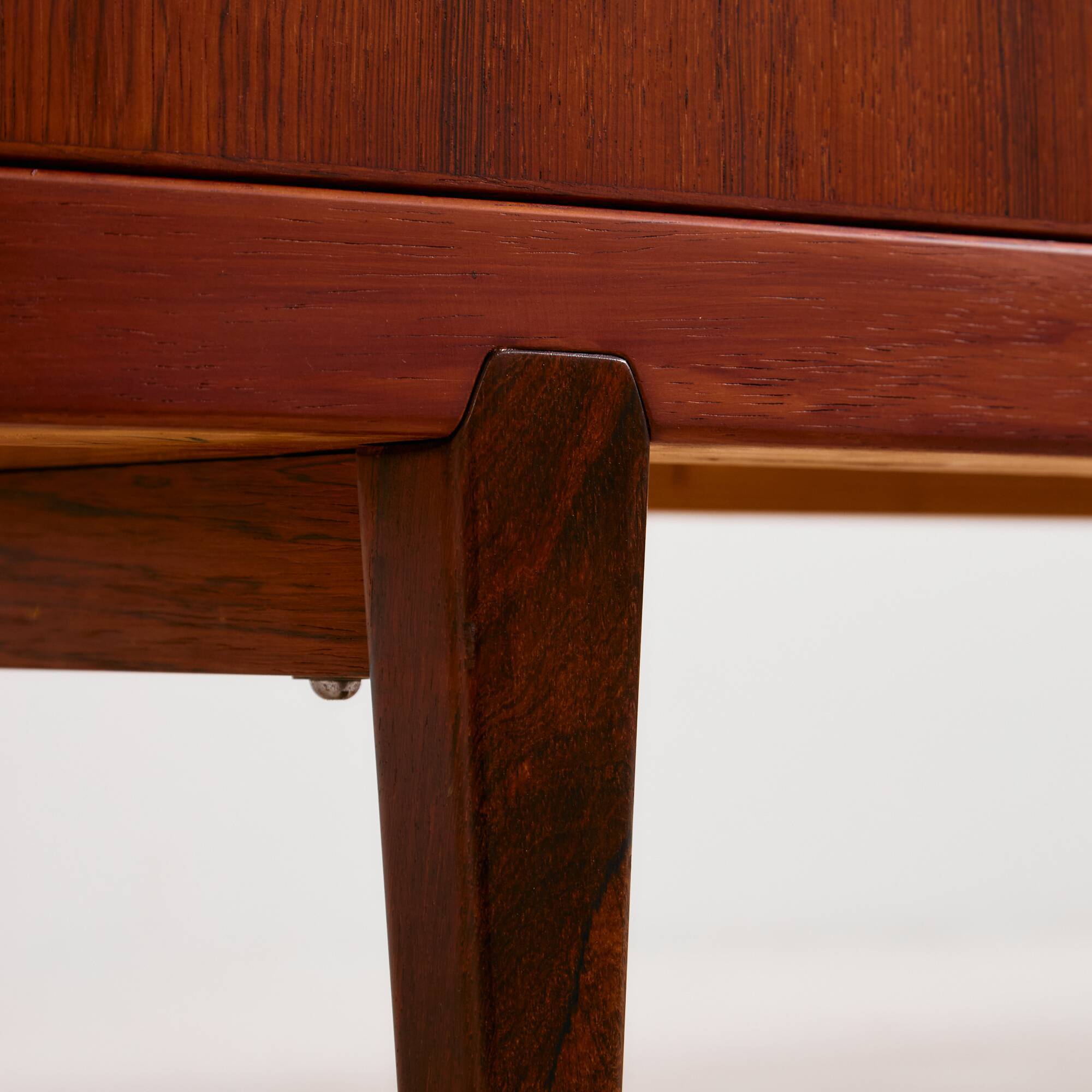 MK10673 Restored rosewood sideboard by Henry Rosengren Hansen for Brande Mø