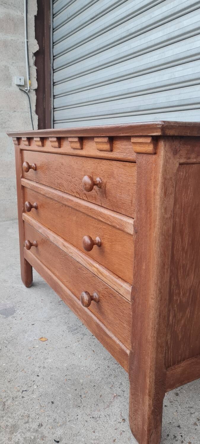 Oak chest of drawers