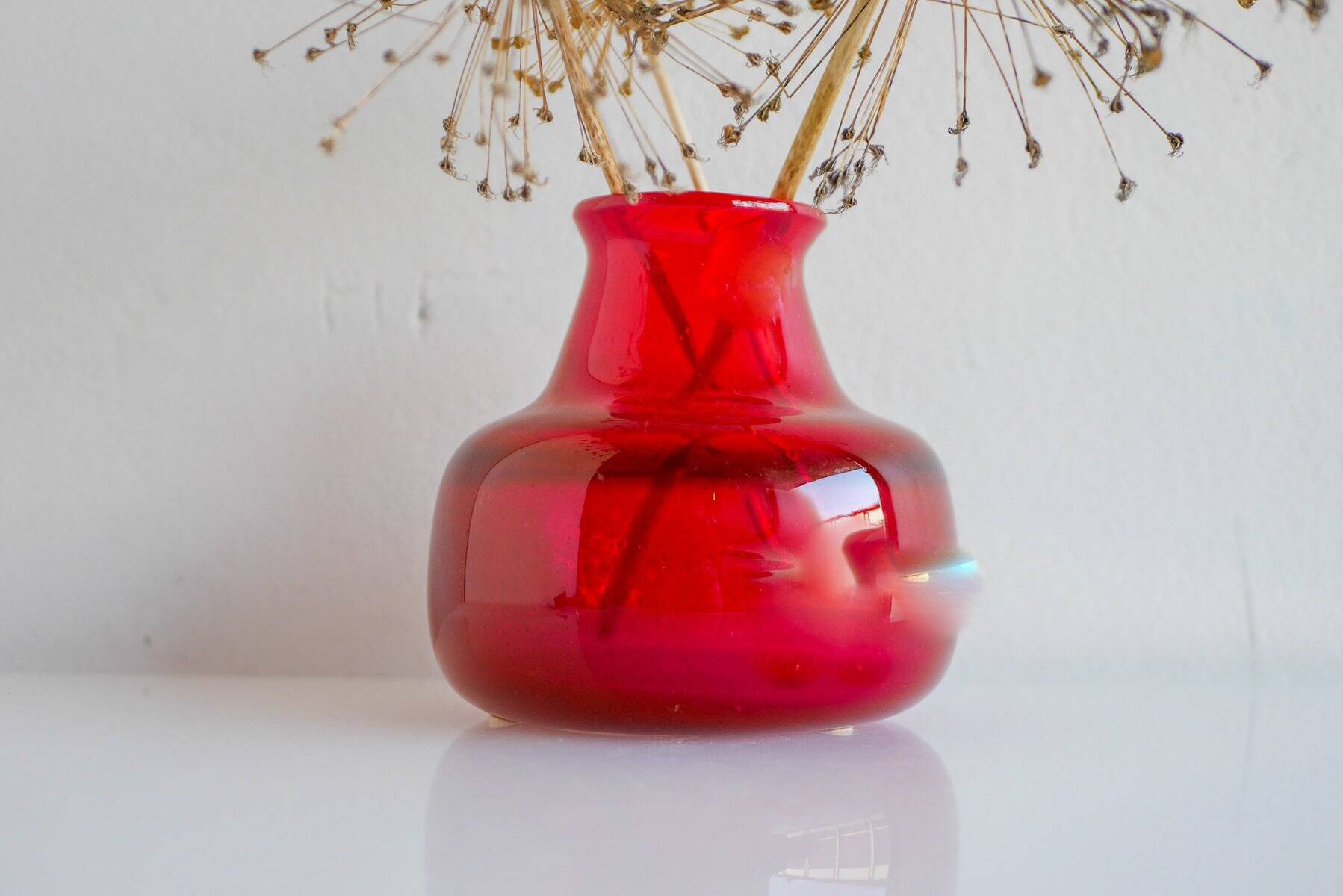 Red glass vase by Erik Höglund for Bodafors, 1960s