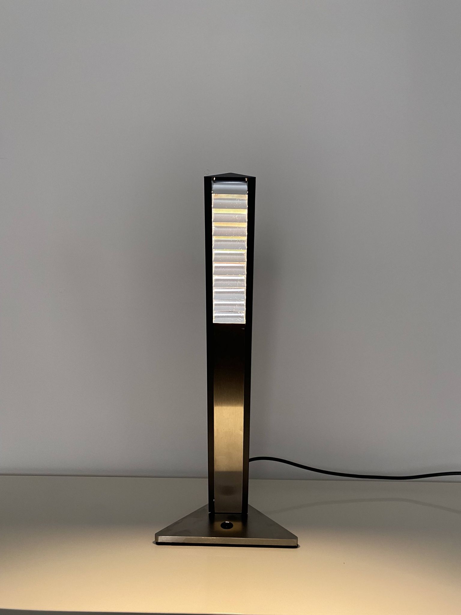Louis Poulsen. lampe de table/bureau modèle 'Pisa'.